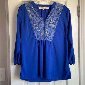 Light-weight shirt with sheer front center detail